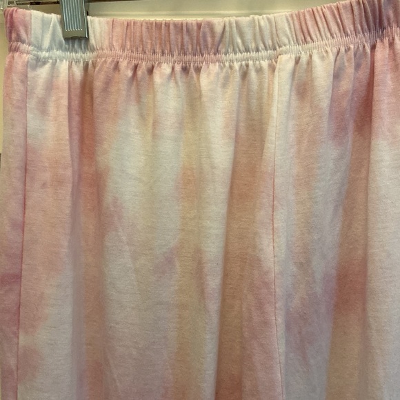 Pink Lounge Set - Picture 4 of 5